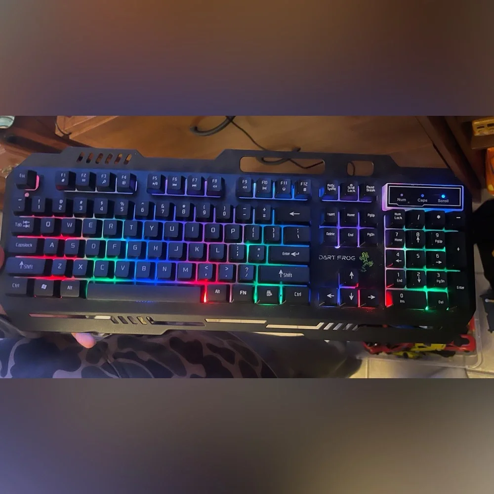 Dart Frog K520 LED Backlit Metal Gaming Keyboard.used very little